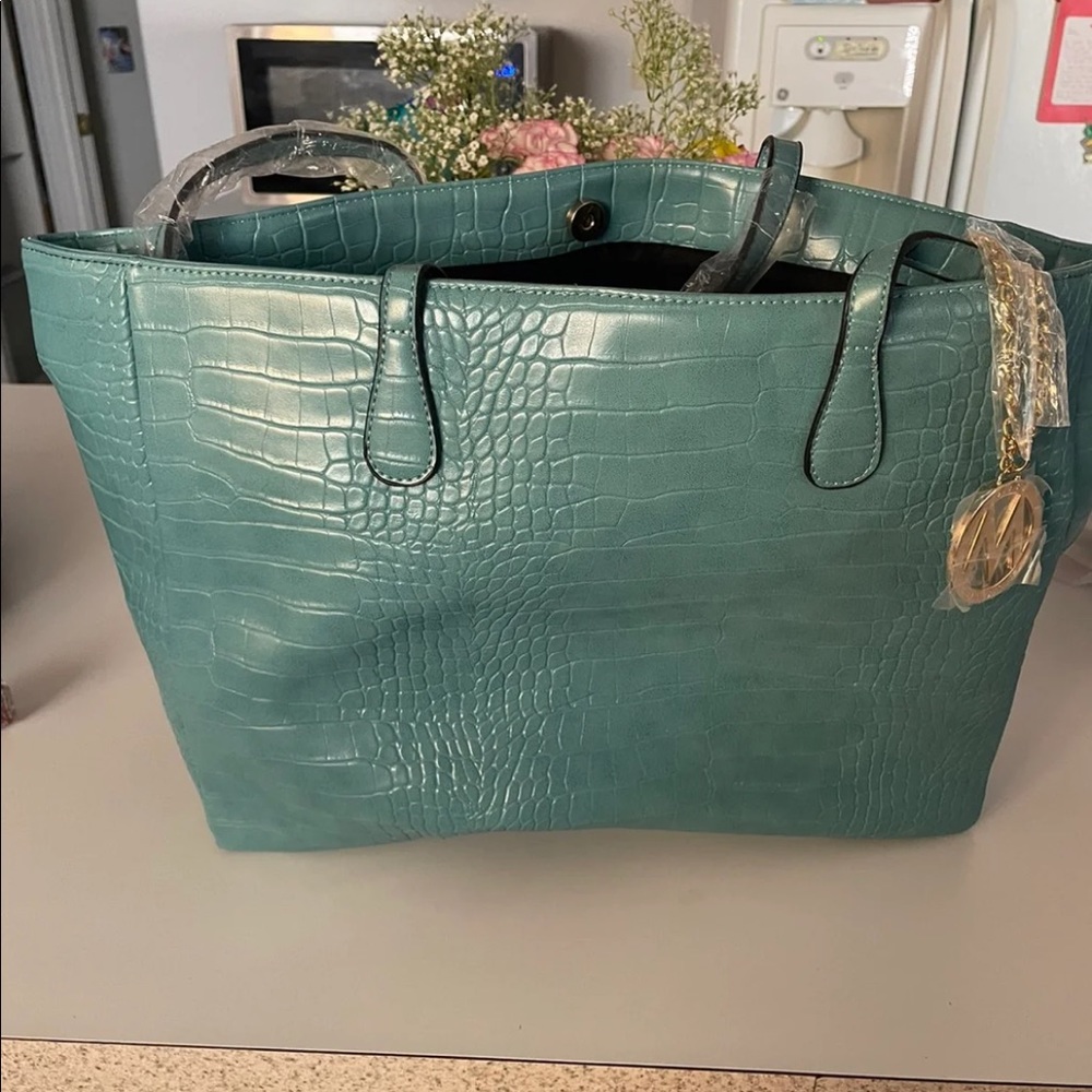 Shoulder faux leather purse